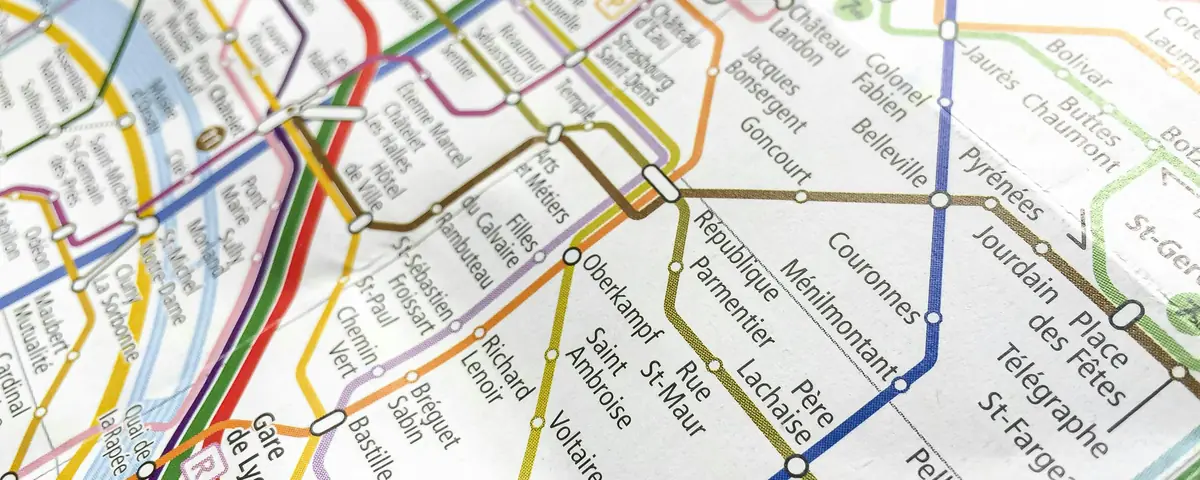 A Paris metro map with its crossing lines